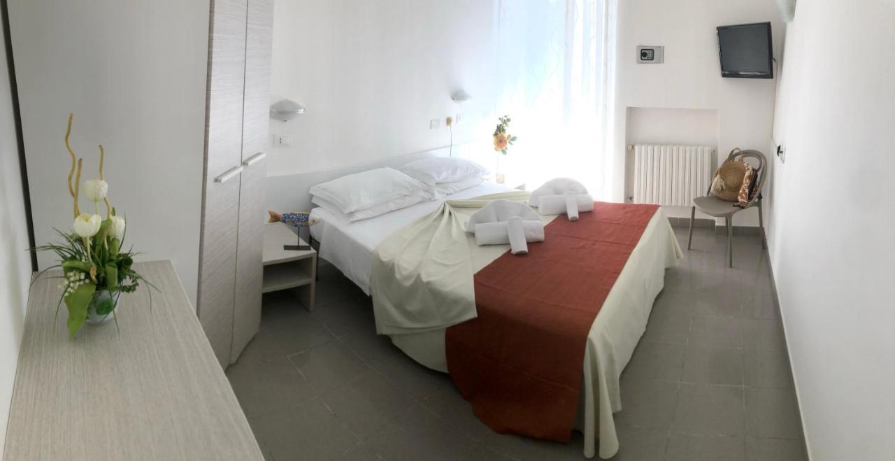 Hotel Villa Teresa Loano Esterno foto