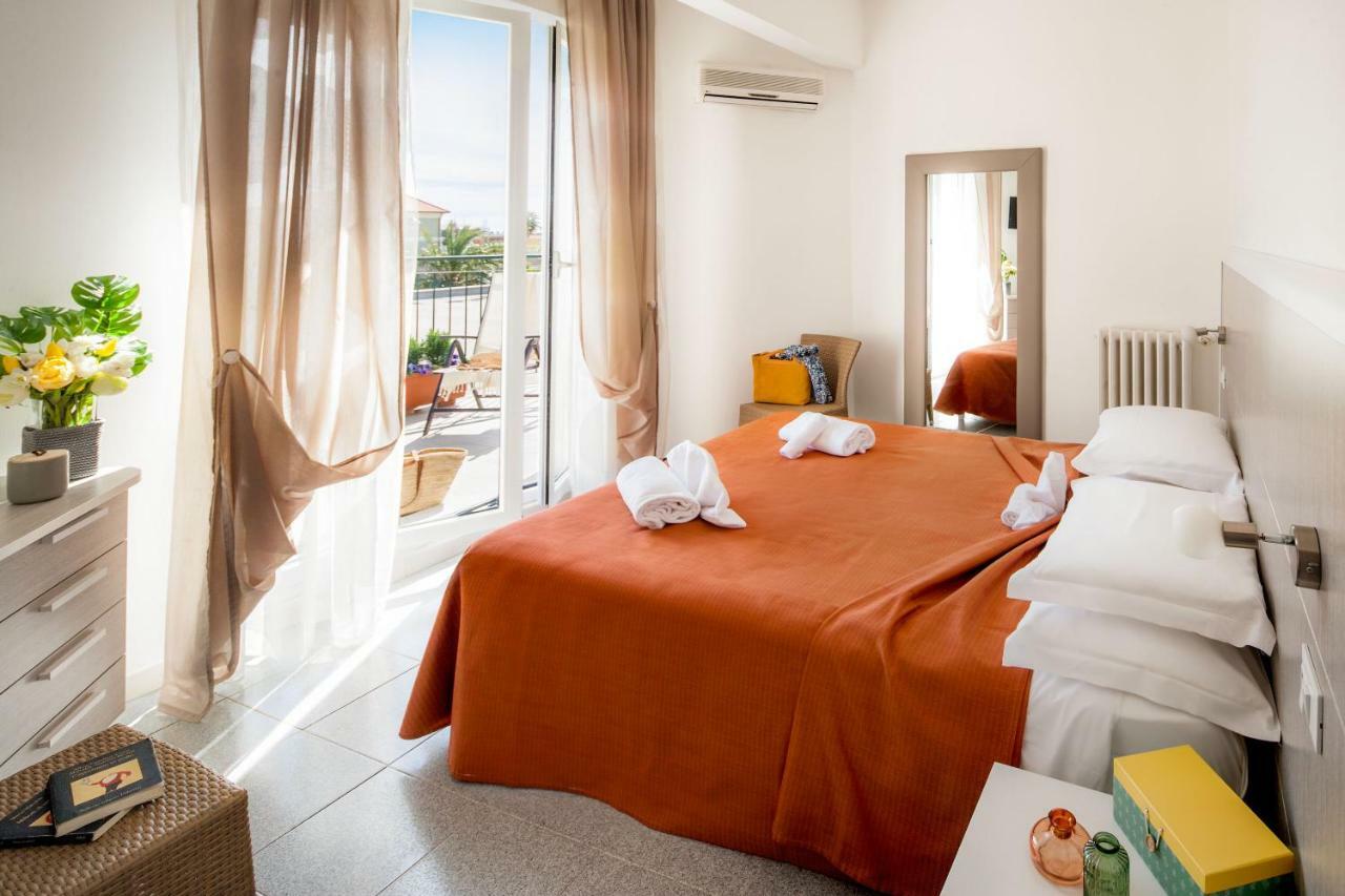 Hotel Villa Teresa Loano Esterno foto