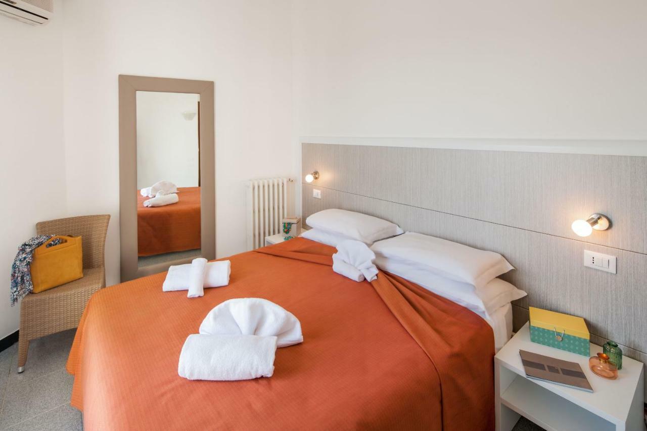 Hotel Villa Teresa Loano Esterno foto