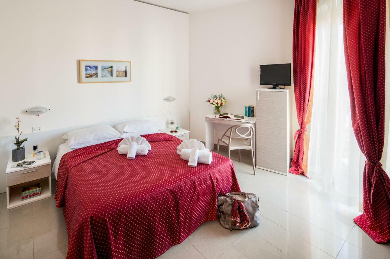Hotel Villa Teresa Loano Esterno foto