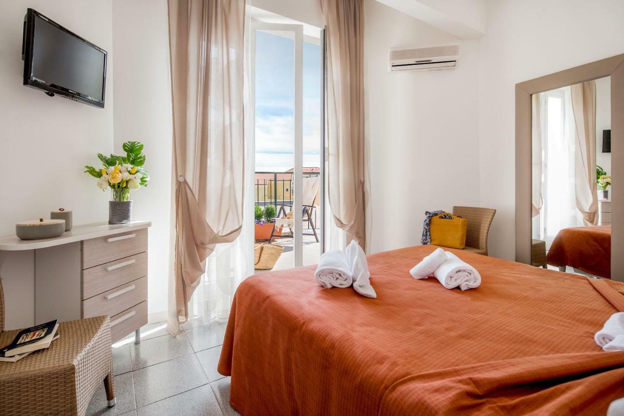 Hotel Villa Teresa Loano Esterno foto