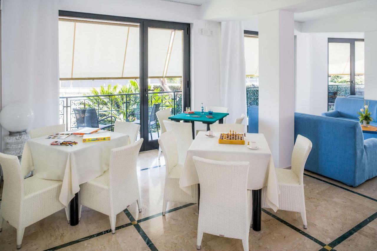 Hotel Villa Teresa Loano Esterno foto