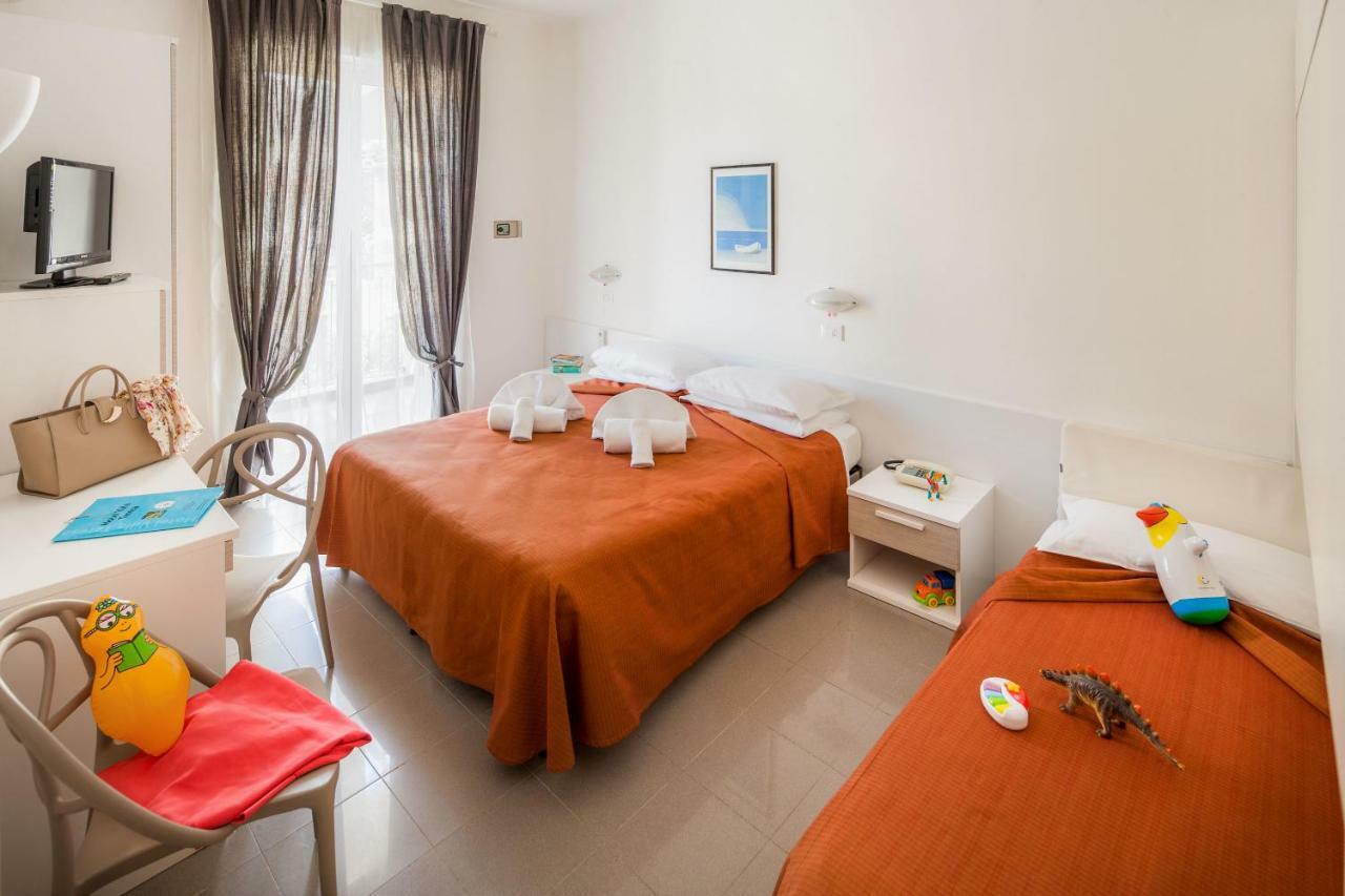 Hotel Villa Teresa Loano Esterno foto